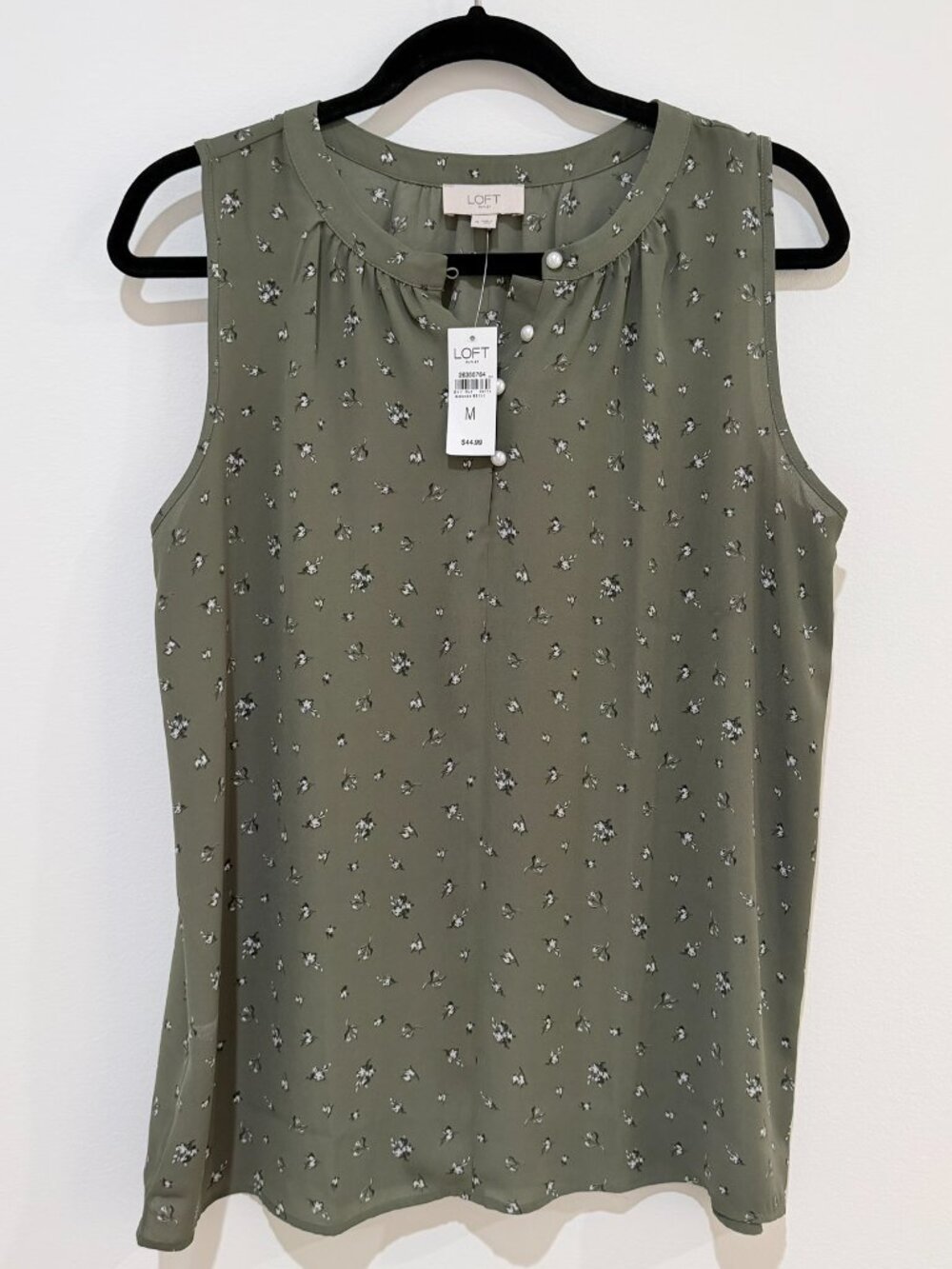 NWT LOFT Olive Green Floral Faux Pearl Button Sleveless Shell Blouse Top- M